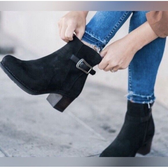 Dansko Hartley Black Nubuck Suede Buckle Ankle Boots Booties EU 38 / US 7.5 Clog - Picture 1 of 9